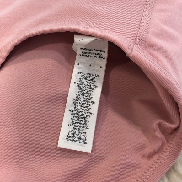 Gently worn Nike Small removable padding racer back sports bra - Picture 3 of 6